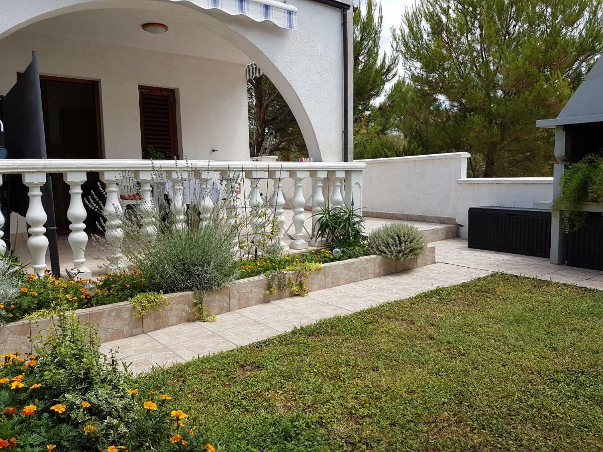 פירובאץ Apartments Vila Leona מראה חיצוני תמונה